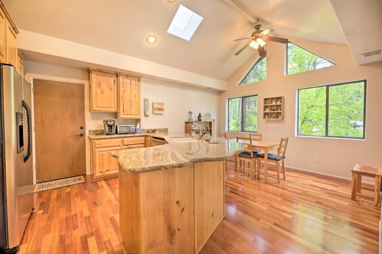 Lush Pinetop Retreat With Large Deck And Wooded Yard! Εξωτερικό φωτογραφία