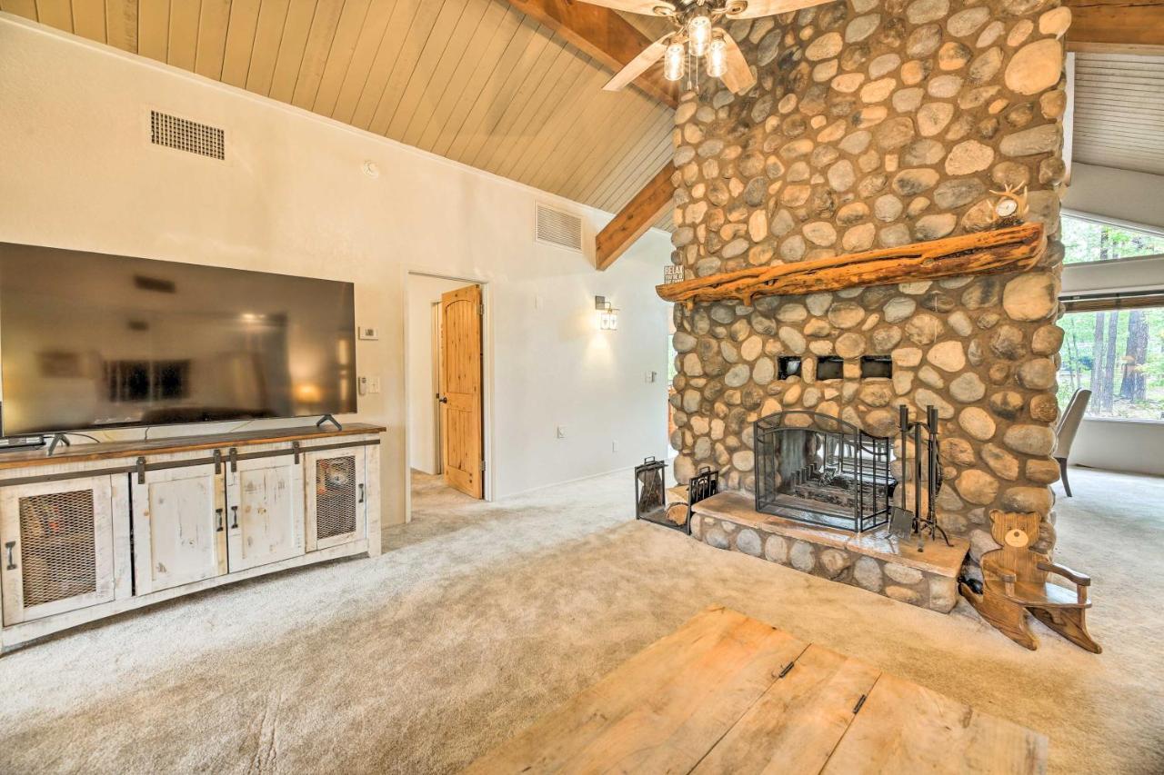 Lush Pinetop Retreat With Large Deck And Wooded Yard! Εξωτερικό φωτογραφία
