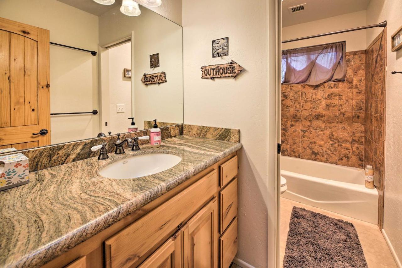 Lush Pinetop Retreat With Large Deck And Wooded Yard! Εξωτερικό φωτογραφία