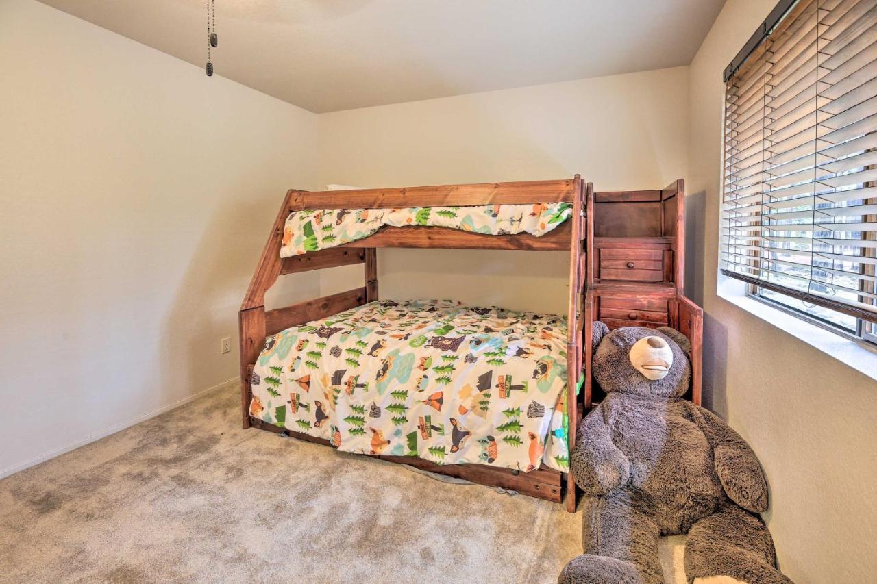 Lush Pinetop Retreat With Large Deck And Wooded Yard! Εξωτερικό φωτογραφία