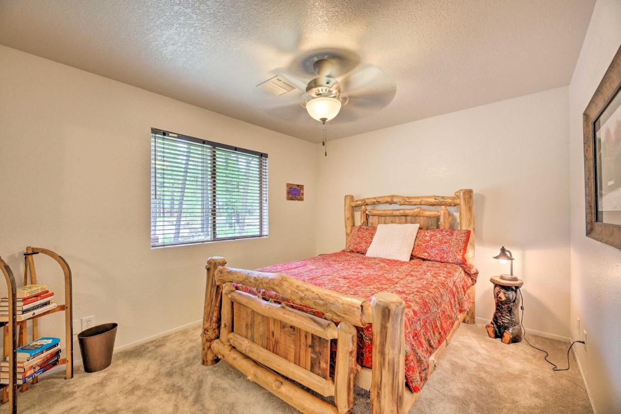Lush Pinetop Retreat With Large Deck And Wooded Yard! Εξωτερικό φωτογραφία